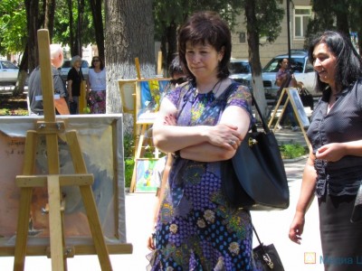 Министр образования Марина Чибирова знакомится с экспозицией