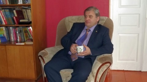 Председатель партии "Фыдыбаста" В. Гобозов во время записи интервью