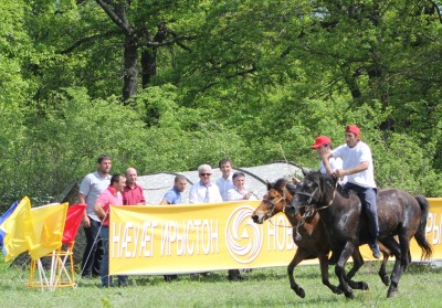 Конные скачки, организованные в честь Дня Победы по инициативе партии «Новая Осетия»