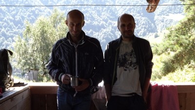 Наши гостеприимные хозяева Ирбег Маргиев и Давид Гобозов.