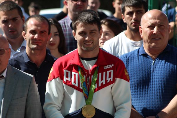 Олимпийский чемпион Сослан Рамонов приехал на родину