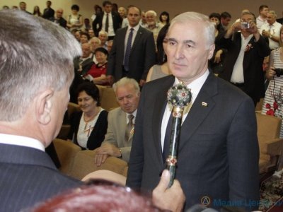 Торжественное собрание. Президент Тибилов